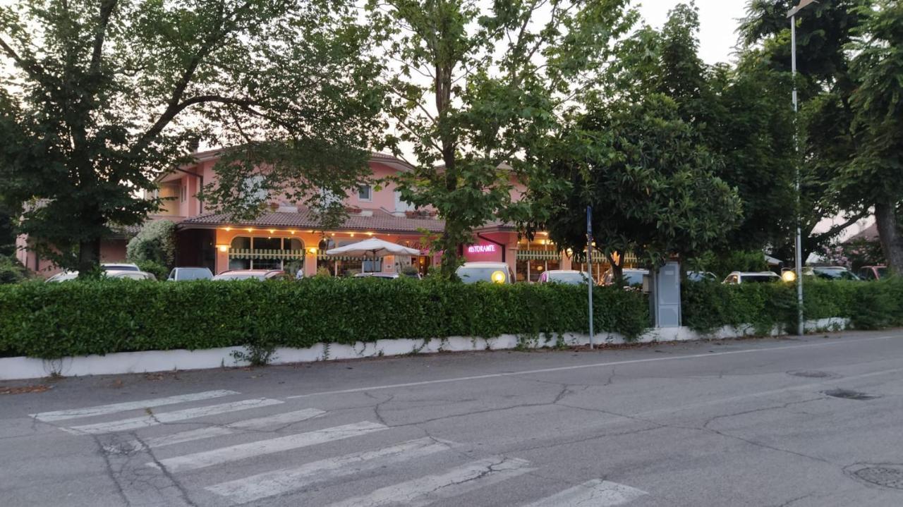 Hotel Ristorante Alla Campagna San Giovanni Lupatoto Exteriör bild