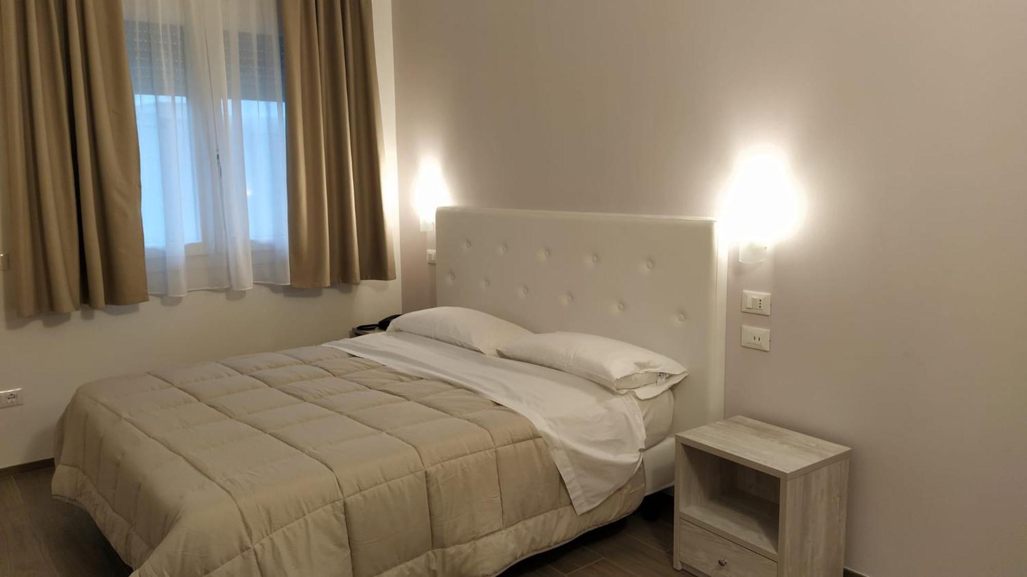 Hotel Ristorante Alla Campagna San Giovanni Lupatoto Exteriör bild