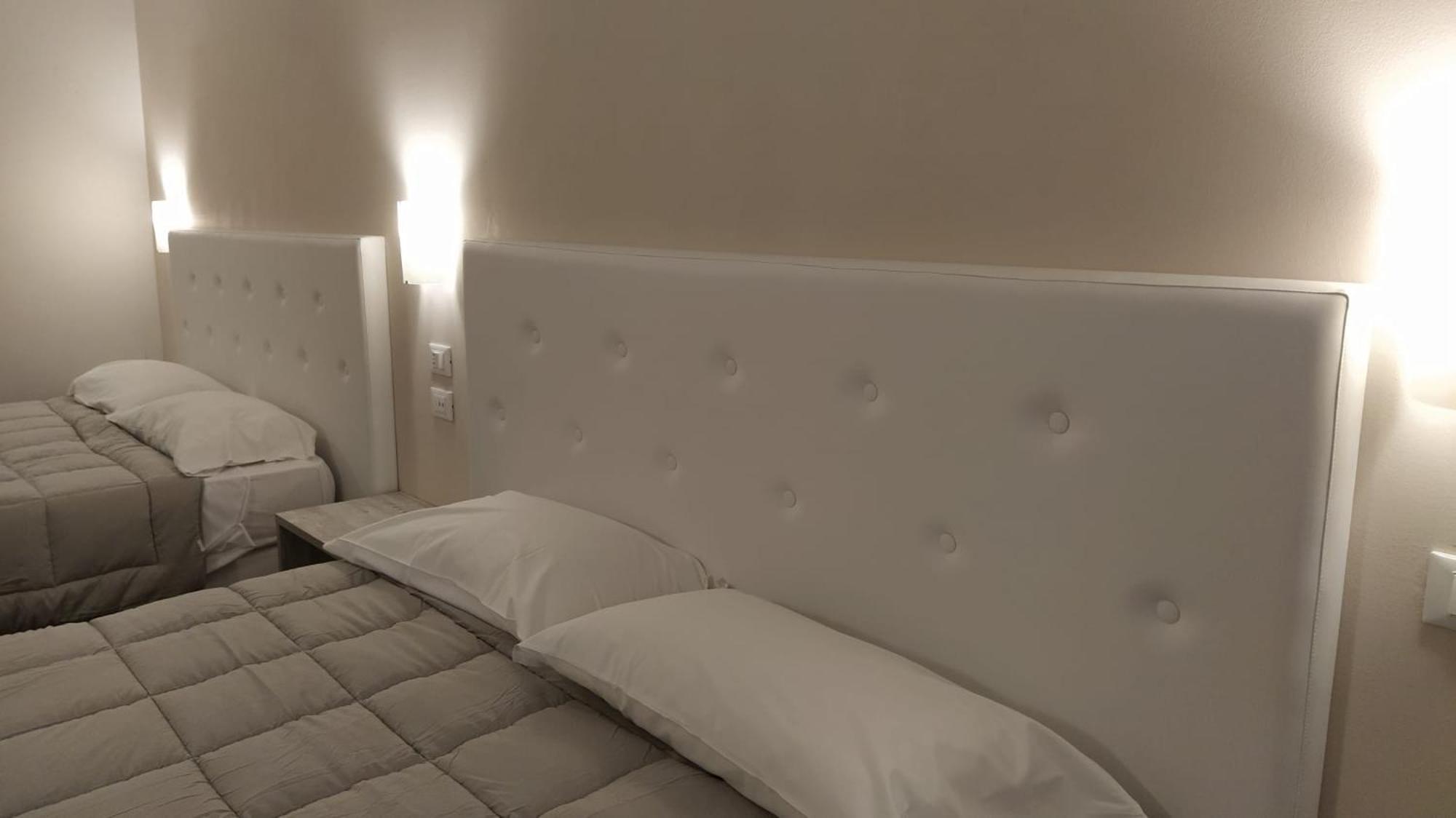 Hotel Ristorante Alla Campagna San Giovanni Lupatoto Exteriör bild