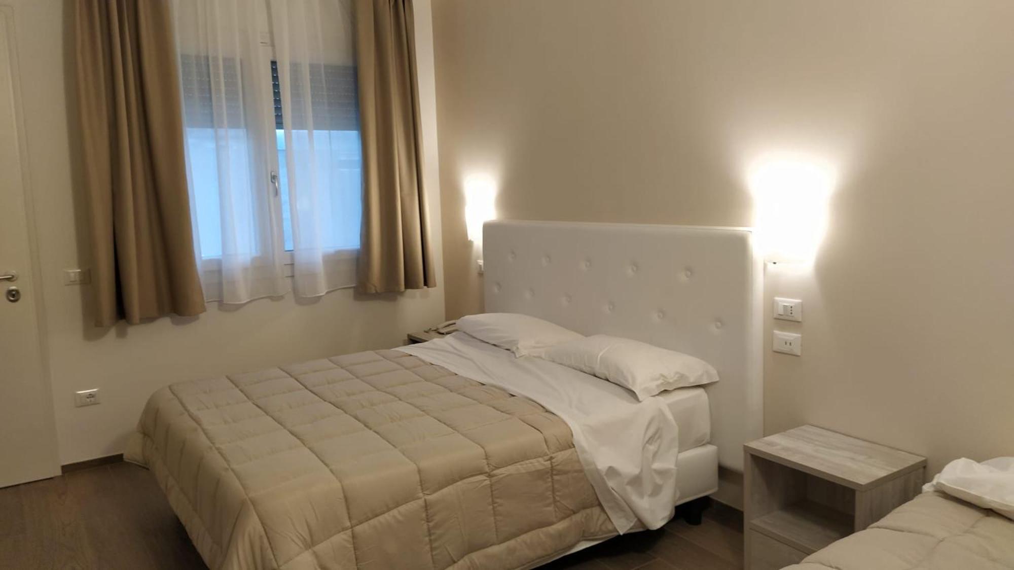 Hotel Ristorante Alla Campagna San Giovanni Lupatoto Exteriör bild
