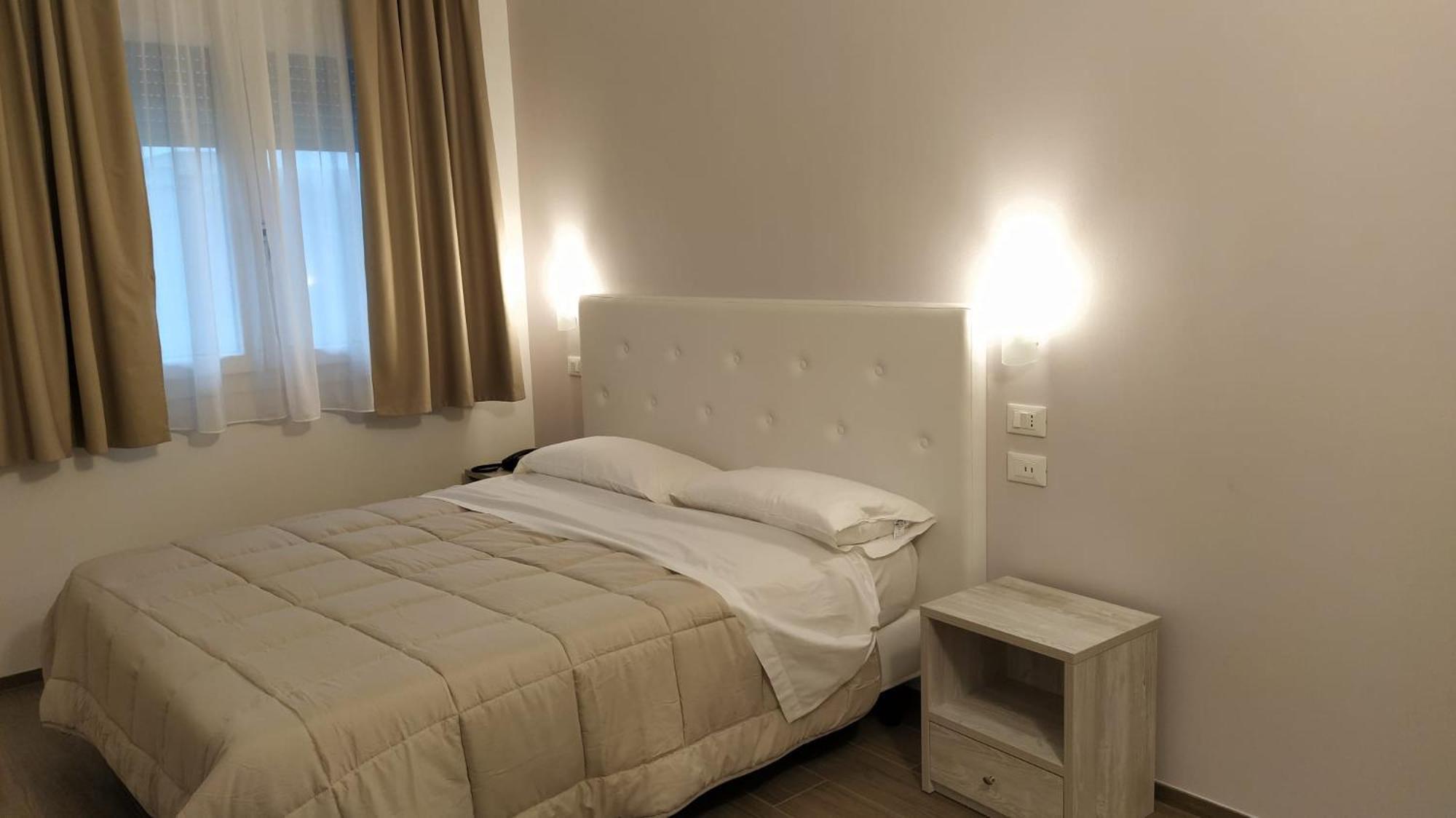 Hotel Ristorante Alla Campagna San Giovanni Lupatoto Exteriör bild