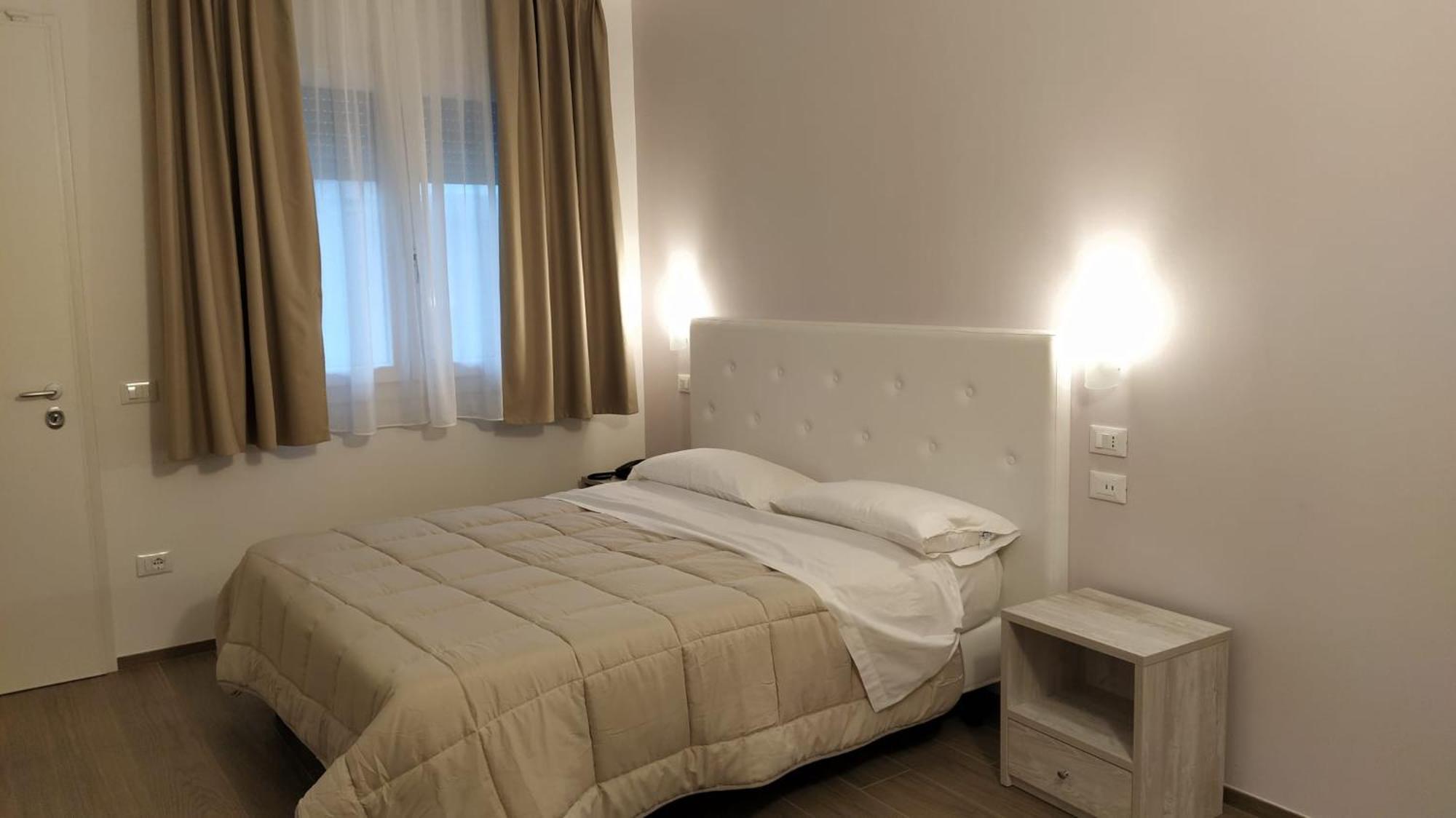 Hotel Ristorante Alla Campagna San Giovanni Lupatoto Exteriör bild
