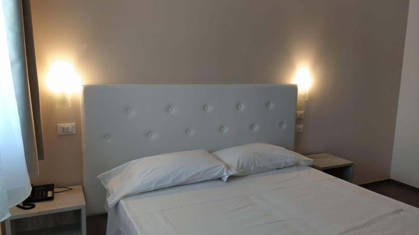 Hotel Ristorante Alla Campagna San Giovanni Lupatoto Rum bild