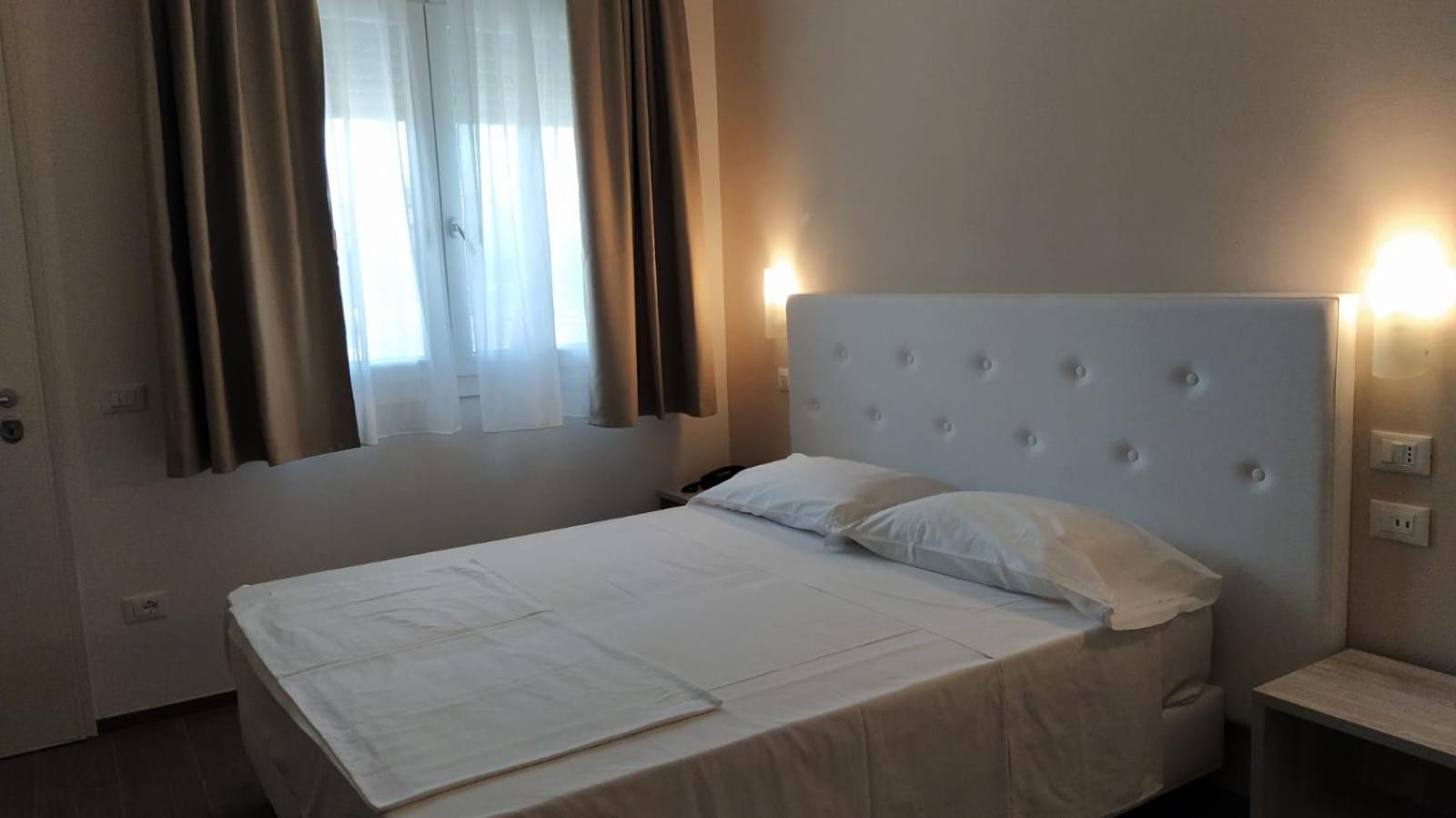 Hotel Ristorante Alla Campagna San Giovanni Lupatoto Rum bild