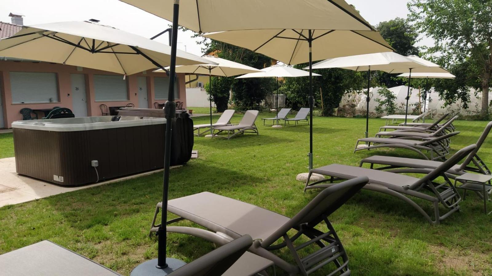 Hotel Ristorante Alla Campagna San Giovanni Lupatoto Exteriör bild