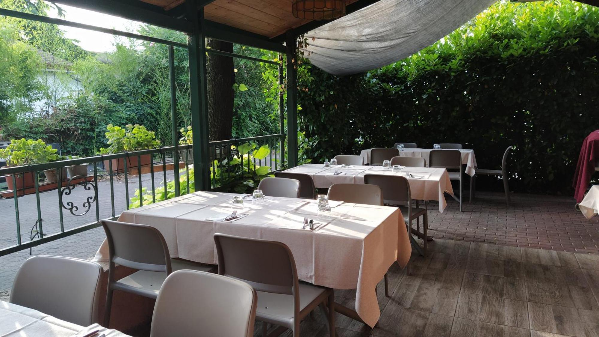 Hotel Ristorante Alla Campagna San Giovanni Lupatoto Exteriör bild